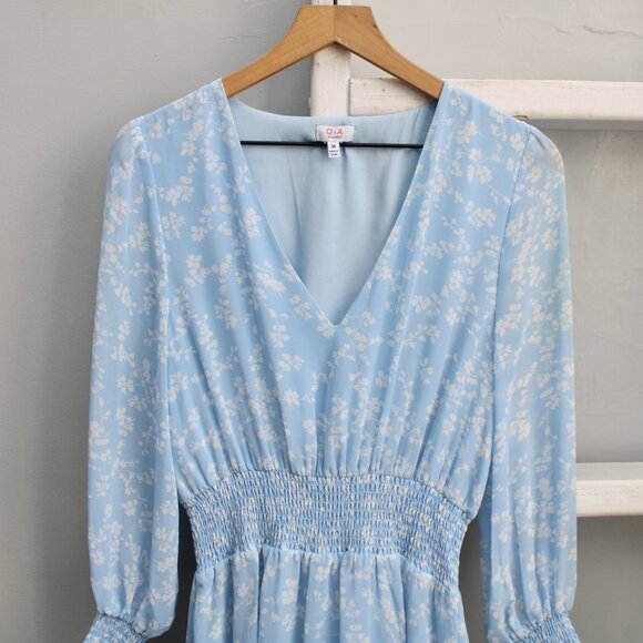 Q+A Los Angeles Blue White Smocked V-Neck Long Sleeve Mini Party Dress Medium - Picture 4 of 6